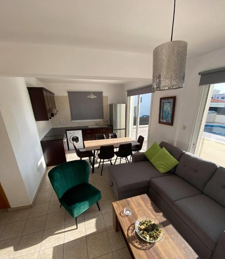 Cosy Apartment In Kato Paphos With Pool Access Экстерьер фото